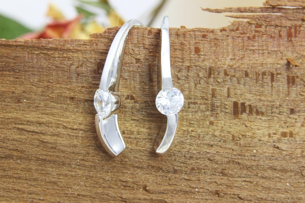 Zierliche Ohrhänger aus Weißgold 585/- mit Zirkonia
